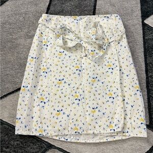 Ann Taylor Blue and Yellow Wrap Skirt Knee-Length Casual Size 2